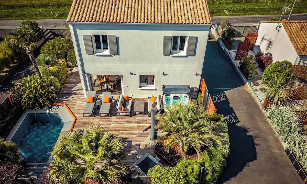 Saint-Ciers-du-Taillon House | Villa Eden : Luxury with swimming pool near the Charente vineyards