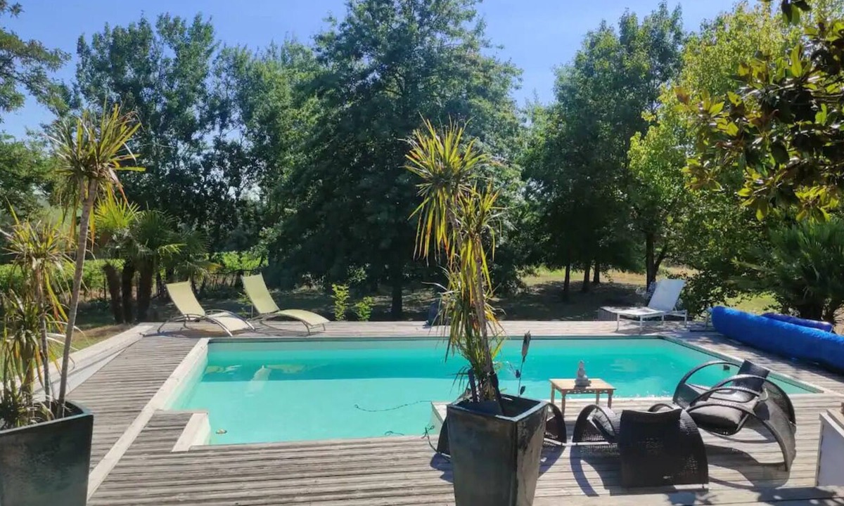 Soulignac Villa | Villa 'Entre Deux Mers' with Private Terrace, Wi-Fi and Air Conditioning