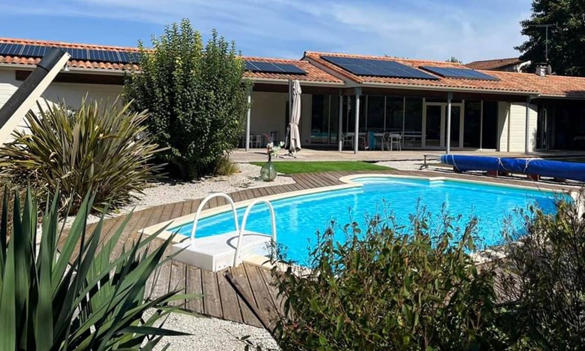 Barbezieux-Saint-Hilaire Villa | Villa Anani 4 stars heated pool, secure