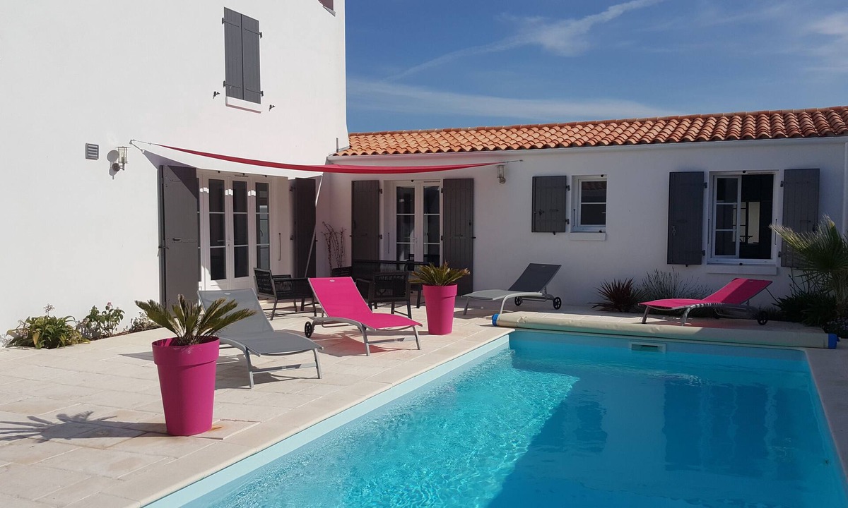 La Bree-les-Bains Villa | Villa with heated pool 400 m from the sea, quiet, pets allowed