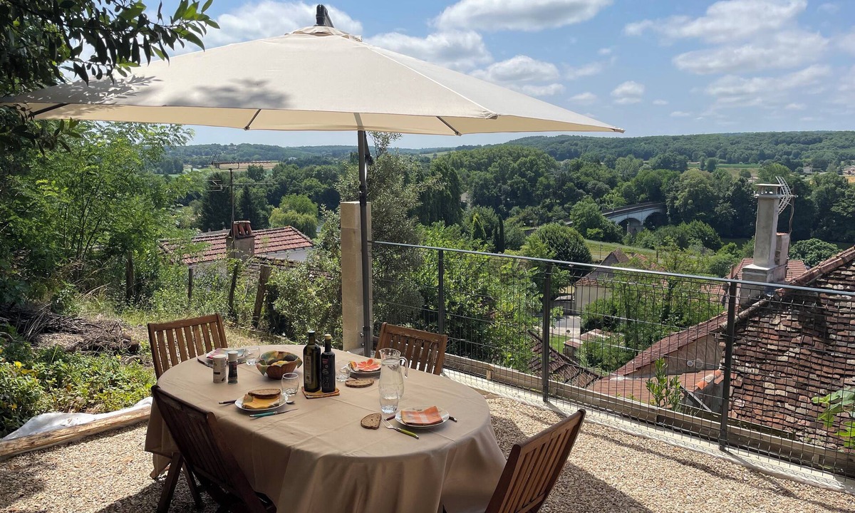 Saint-Capraise-de-Lalinde House | Village house overlooks valley