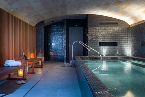 Hotel de Ville - Quinconces Hotel | Villas Foch Boutique Hotel & Spa Bordeaux