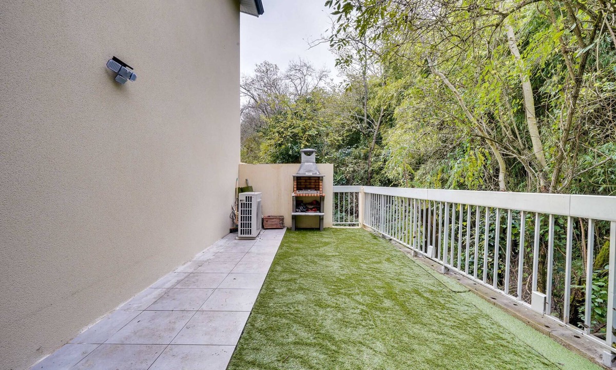 Fronsac House | Warm, new 90m2 house 5 minutes walk from the town center