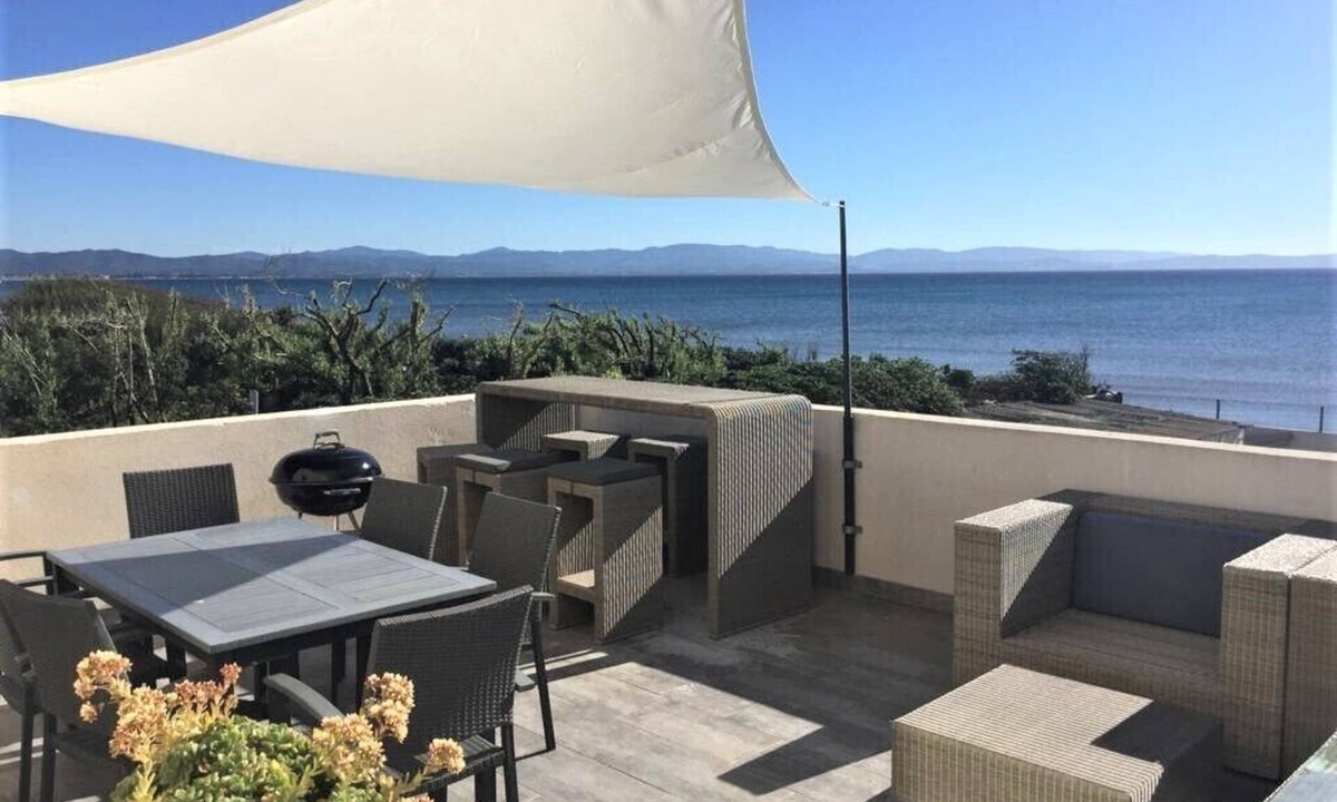 Giens Apartment | Waterfront duplex 150m2 12/14 pax, magnificent sea view.