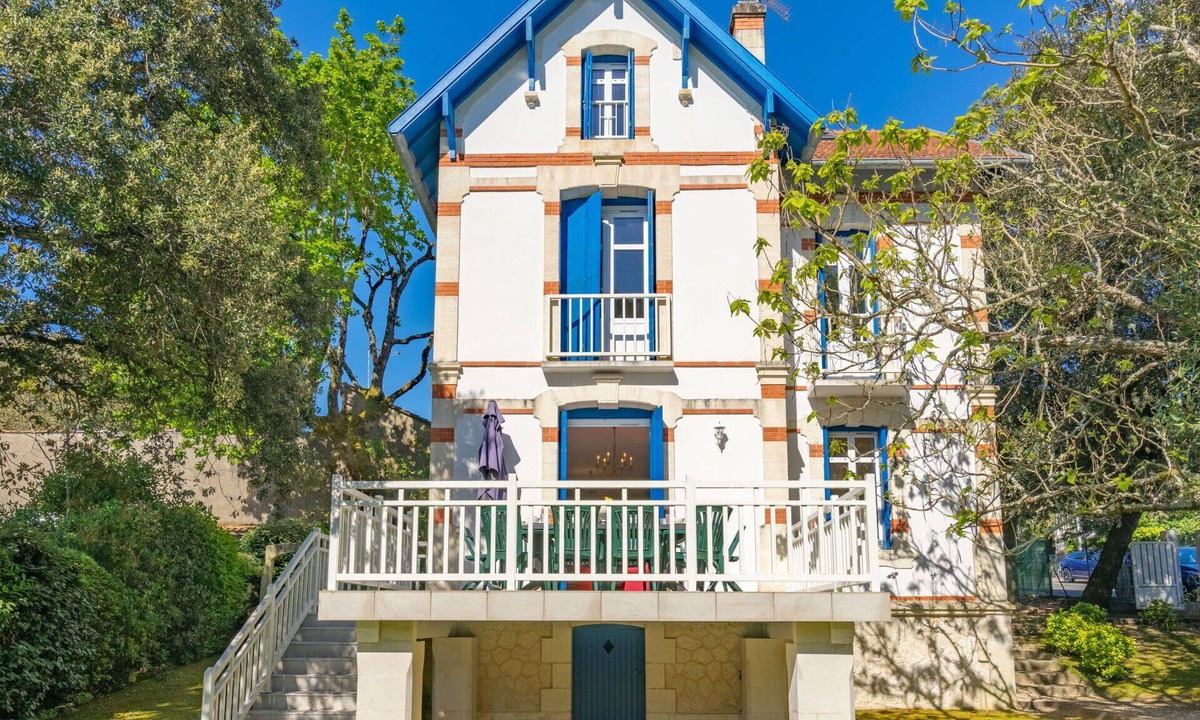 Saint-Palais-sur-Mer House | Wonderful private villa for 10 guests with WIFI, TV and terrace