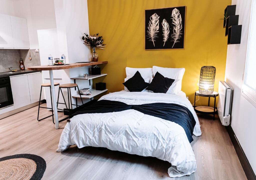 Chatellerault Apartment | Yellow Studio - Arrivée Autonome