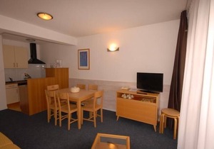 150m from ski slopes, 1st floor, view ski slopes, fitness, swimming pool, sauna, tv, ski locker