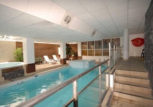 150m from ski slopes, 1st floor, view ski slopes, fitness, swimming pool, sauna, tv, ski locker