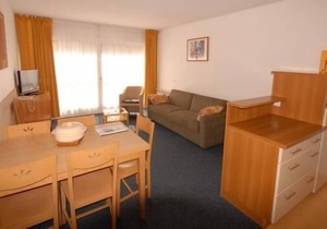 150m from ski slopes, 2nd floor, view ski slopes, fitness, swimming pool, sauna, tv, ski locker