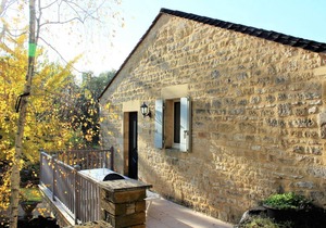 2-bed house near Sarlat, terrace and nature, perfect for families
