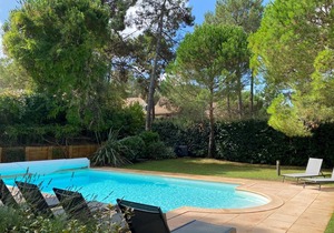 4-bedroom air-conditioned villa with private heated pool on the golf course