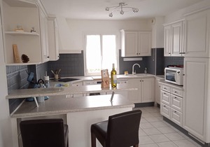 4* gîte 10 min walk from the beach, shared pool, WIFI, private garden, park