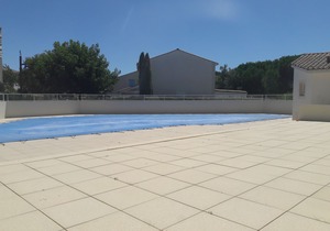 4* gîte 10 min walk from the beach, shared pool, WIFI, private garden, park