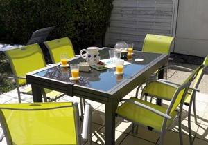 4* gîte 10 min walk from the beach, shared pool, WIFI, private garden, park