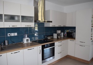 5-person apartment facing the Nouvelles Terres savannah with swimming pool.