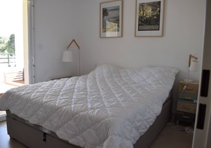 5-person apartment facing the Nouvelles Terres savannah with swimming pool.