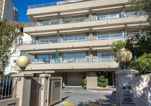 Air-conditioned studio for 2, near beach and shops, WiFi