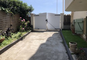 Apartment 3p ground floor 75 m2 large terrace 200m sea 2 parkings