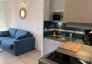 Apartment in the heart of the village 100 m from the beach with parking