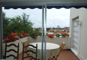 Apartment T3 very quiet center and near beach, casino and convention center.