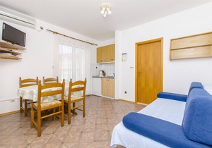 Apartments and Rooms Iva (47621-A11) - Trogir