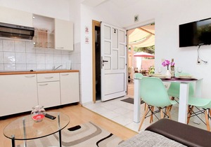 Apartments Jozo, (15067), Trogir, hr