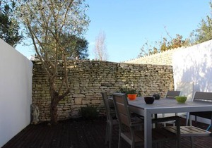 Appartement 3 pièces, 4 couchages à St-Martin-de-Ré, accès direct au port, terrasse, parking et WiFi - FR-1-246C-12