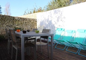 Appartement 3 pièces, 4 couchages à St-Martin-de-Ré, accès direct au port, terrasse, parking et WiFi - FR-1-246C-12