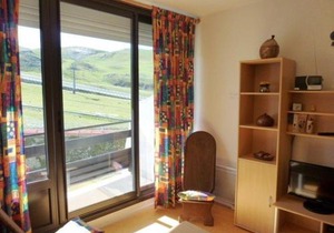 Appartement 6 pers avec balcon, accès pistes, parkings et casier à skis - FR-1-602-60
