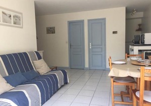 Appartement avec Terrasse Arborée à Saint-Martin-de-Ré, Proche Port et Commerces - FR-1-544-8