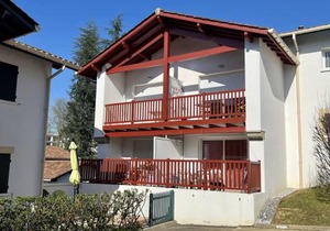 Appartement T1 Bis avec Terrasse et Piscine à Cambo-les-Bains, 1 Chambre, Parking Privé - FR-1-495-4