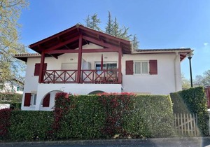 Appartement T1 Bis avec jardin privé et piscine, 4 pers, Cambo-les-Bains - FR-1-495-13