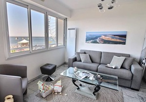 Arcachon center, renovated T3 with secure parking, direct beach access