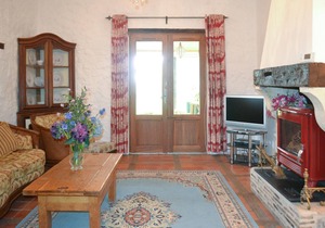 Are you dreaming of a peaceful vacation with French flair? Then this charming, spacious stone house