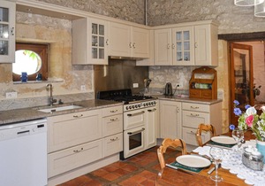 Are you dreaming of a peaceful vacation with French flair? Then this charming, spacious stone house