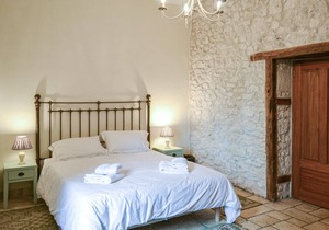 Are you dreaming of a peaceful vacation with French flair? Then this charming, spacious stone house