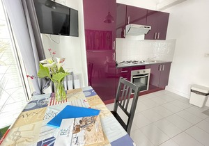 At the heart of FLEET IN RE, Gite for 2 people, private patio, private parking
