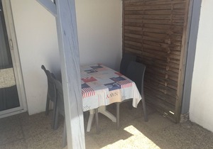 At the heart of FLEET IN RE, Gite for 2 people, private patio, private parking
