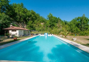 Au Bonheur Caché - Five Bedroom House, Sleeps 15