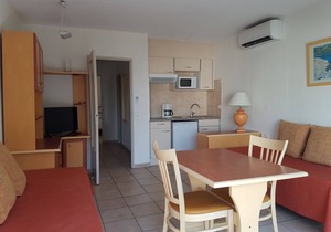 Beachfront City Center Apt - 2 Rooms, Balcony, A/C, WiFi, Close to Shops and Beach