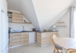 Beachfront T2 Apartment with Balcony, WiFi, Parking - Sleeps 4
