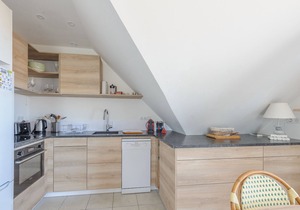 Beachfront T2 Apartment with Balcony, WiFi, Parking - Sleeps 4