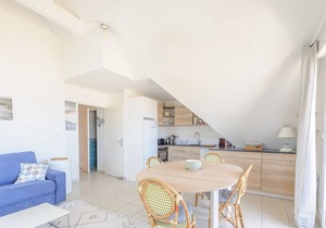 Beachfront T2 Apartment with Balcony, WiFi, Parking - Sleeps 4