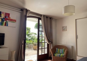 Beautiful 3-person apartment facing the main beach