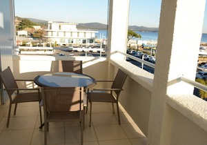 Beautiful T2 apartment on 1st floor on the Port of La Londe Les Maures