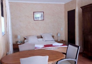 Bed and breakfast for 2 or 3 people