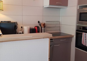 Bright, comfortable apt with swimming pool, view of the golf course and 500 m from the beaches.