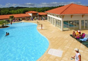 Cassen Holiday House with Pool