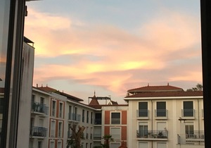 Central Arcachon Apartment with Sea Views, Parking & Balcony, Steps from Beach & Shops