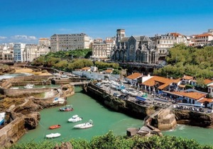 Central Studio with Pool Access and Sea View in Biarritz